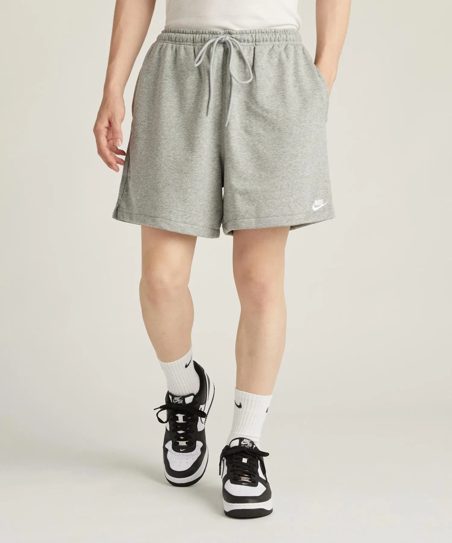 《В наличии комплект》 Мужские шорты Nike Club из французской махровой ткани FN3521-063, темно-серый меланж