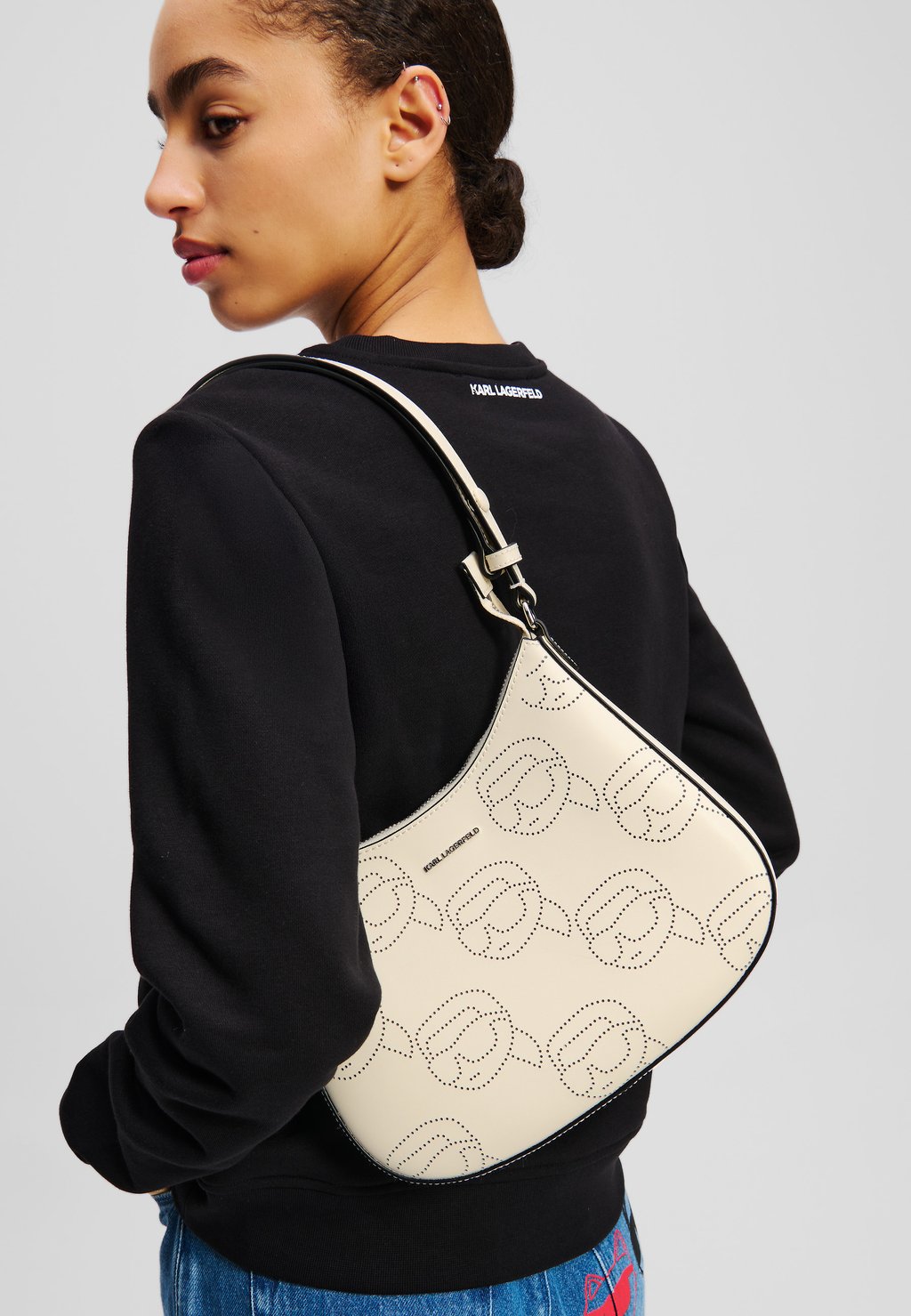 

Сумка SHOULDER IKON PERFORATED ROUND KARL LAGERFELD, молочный, Белый, Сумка SHOULDER IKON PERFORATED ROUND KARL LAGERFELD, молочный