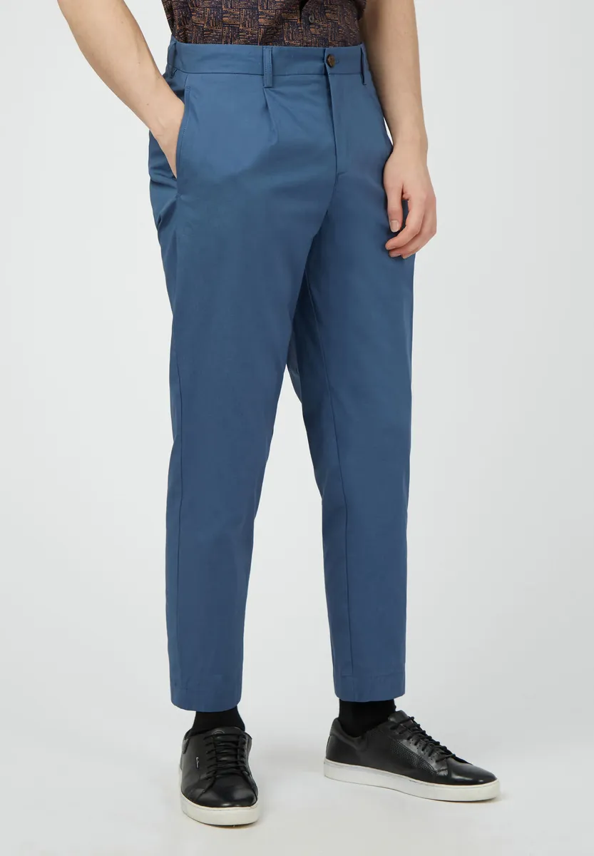 

Брюки из ткани Ben Sherman "Lightweight Relaxed Taper Trouser", слегка расслабленные, хлопок, синий