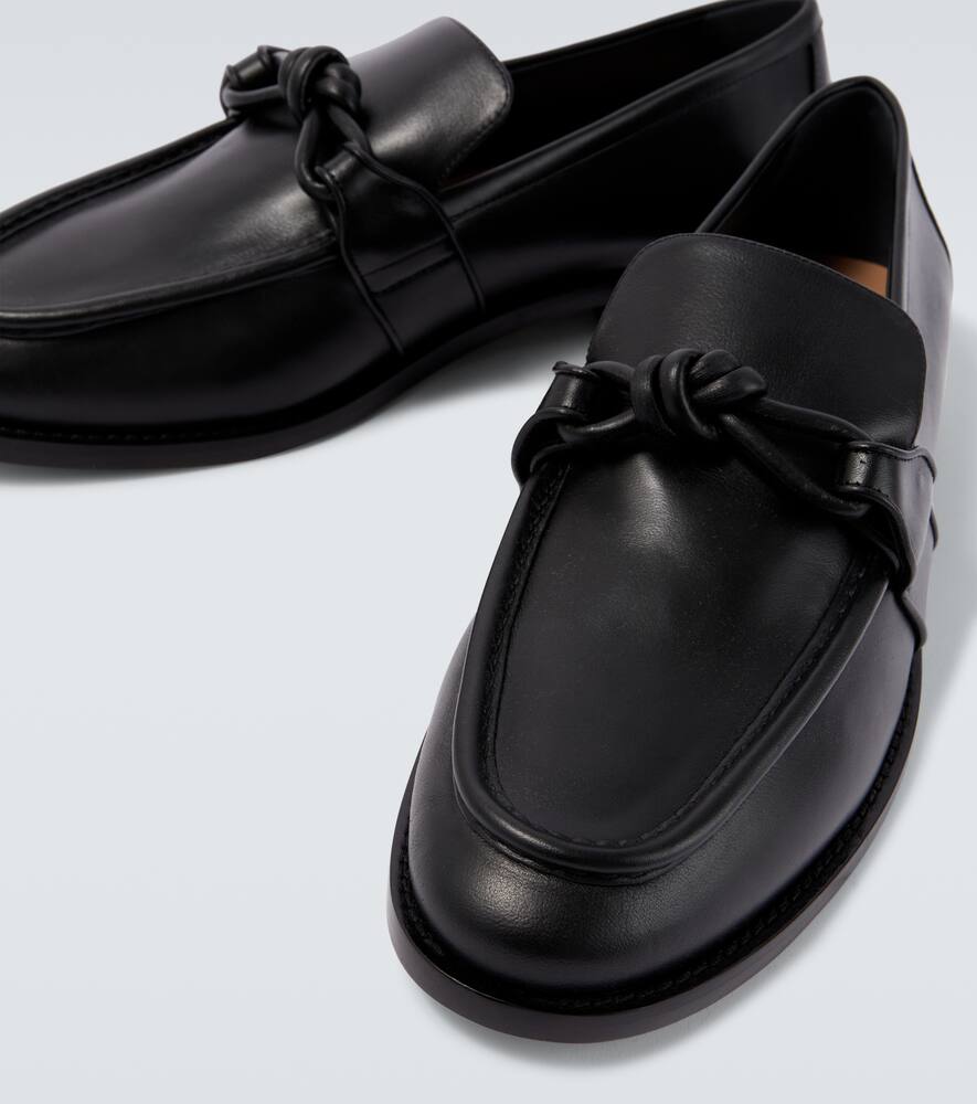 Лоферы из кожи с узлом Astaire Bottega Veneta, Black — фото 3