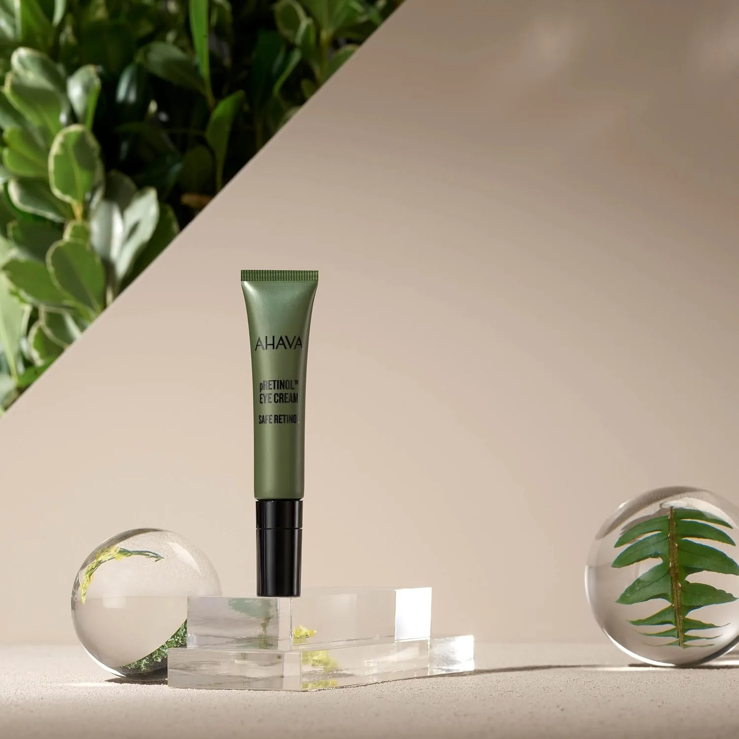 AHAVA Safe pRetinol крем для глаз с запатентованным Safe pRetinol и минералами Мертвого моря, подтягивающий и разглаживающий, против морщин и признаков старения, 15 мл — фото 4