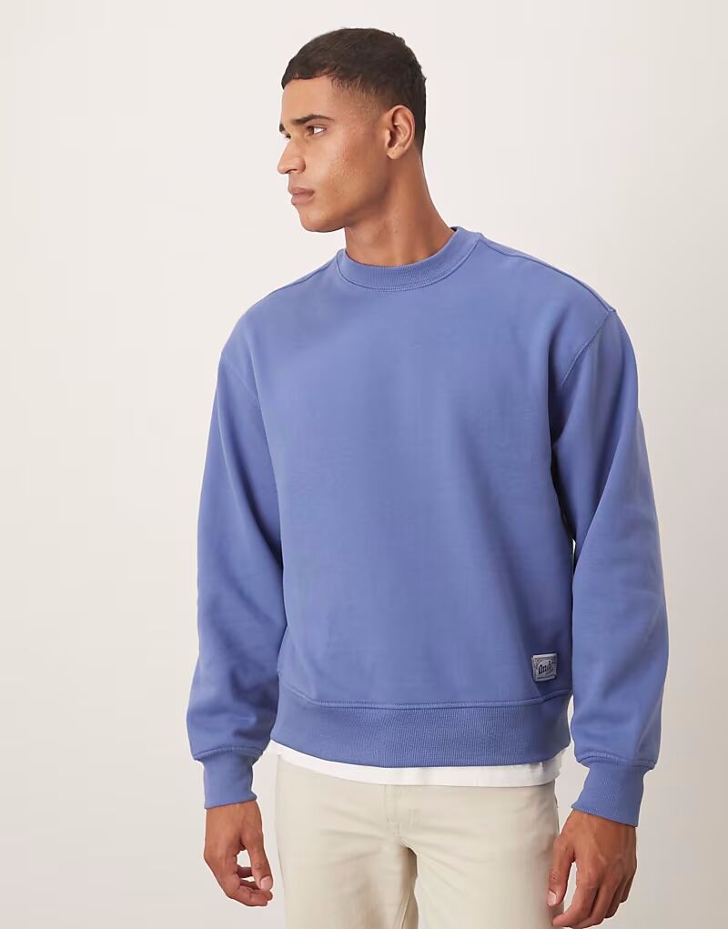 

Свободная толстовка со спущенным плечом и тканым лейблом в выбеленном синем цвете Asos Design