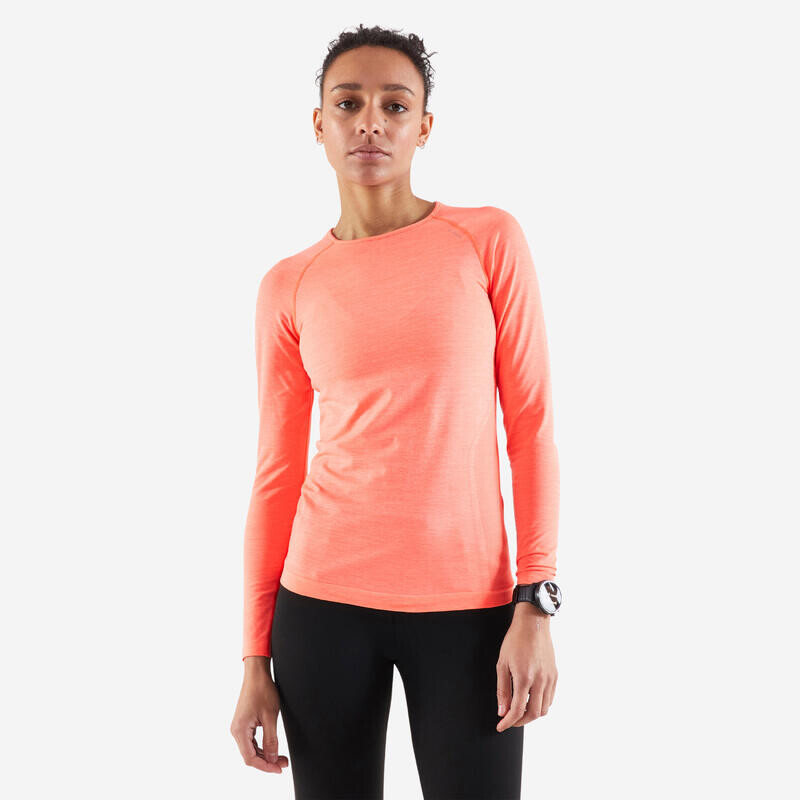 

ЖЕНСКАЯ ФУТБОЛКА ДЛЯ БЕГА С ДЛИННЫМ РУКАВОМ ДЫШАЩАЯ KIPRUN SKINCARE LIGHT CORAL
