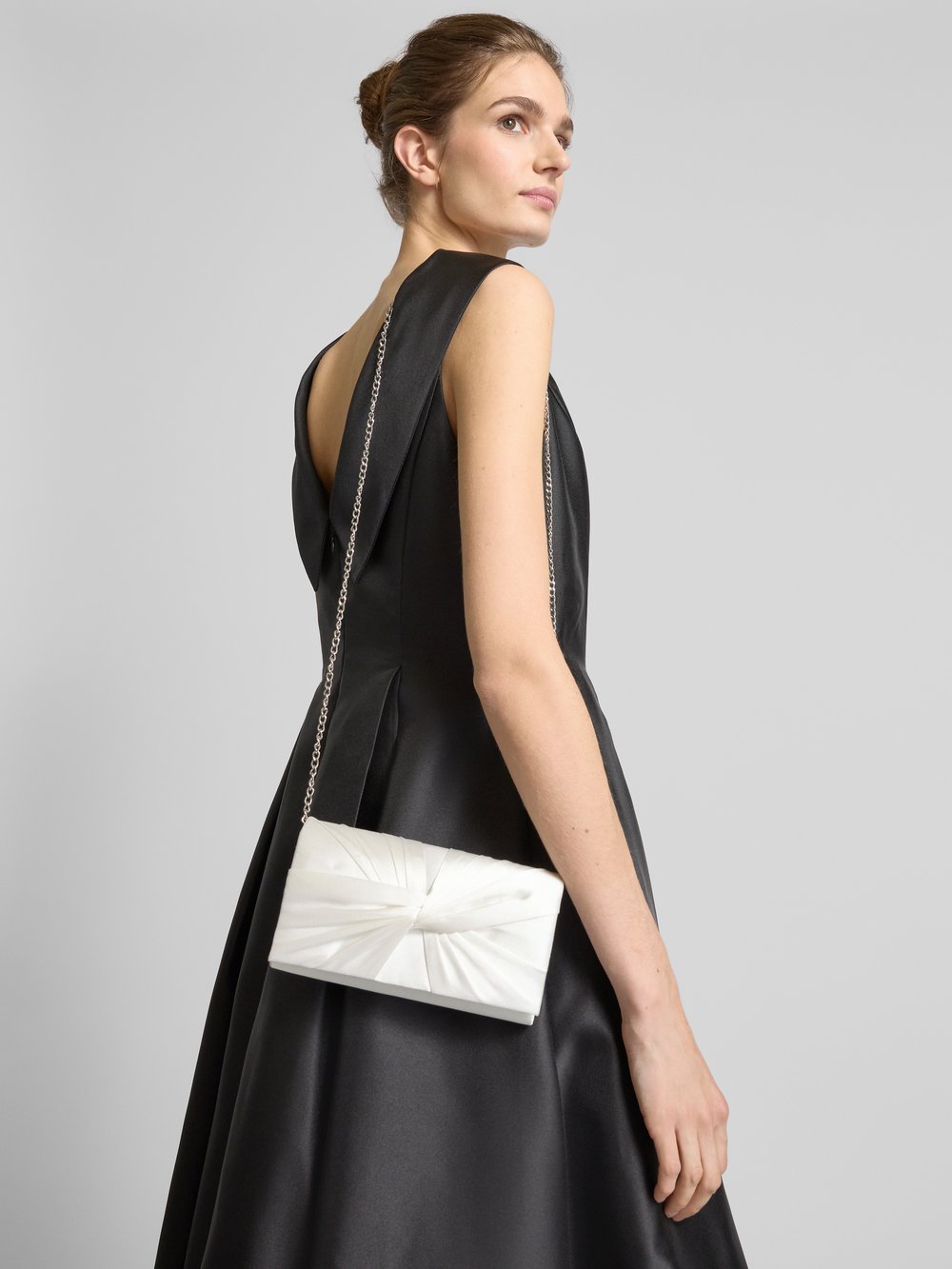 

Сумка через плечо с ремнем в виде цепочки Jake*s Cocktail, кремовый