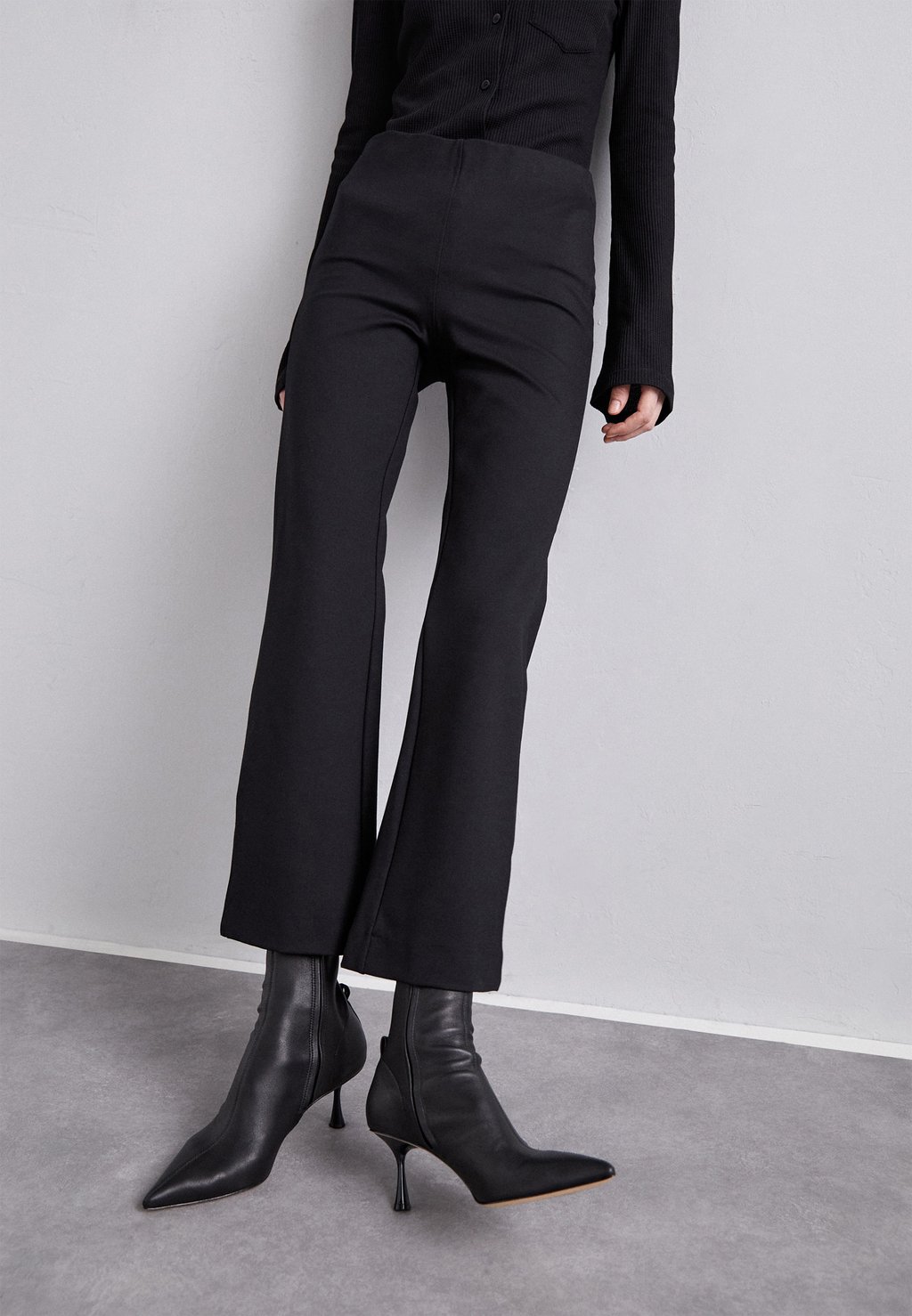 

Брюки Flared Trousers Filippa K, черный