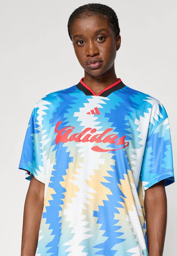 Футболка с принтом "тиро" Adidas Sportswear, Off White/Semi Ice Tangerine/Ray Blue/Multicolor — фото 4