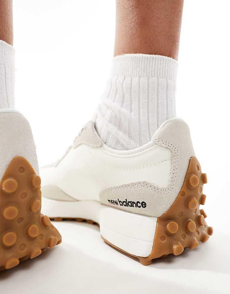 Белые и черные кроссовки New Balance 327 на резиновой подошве — фото 3