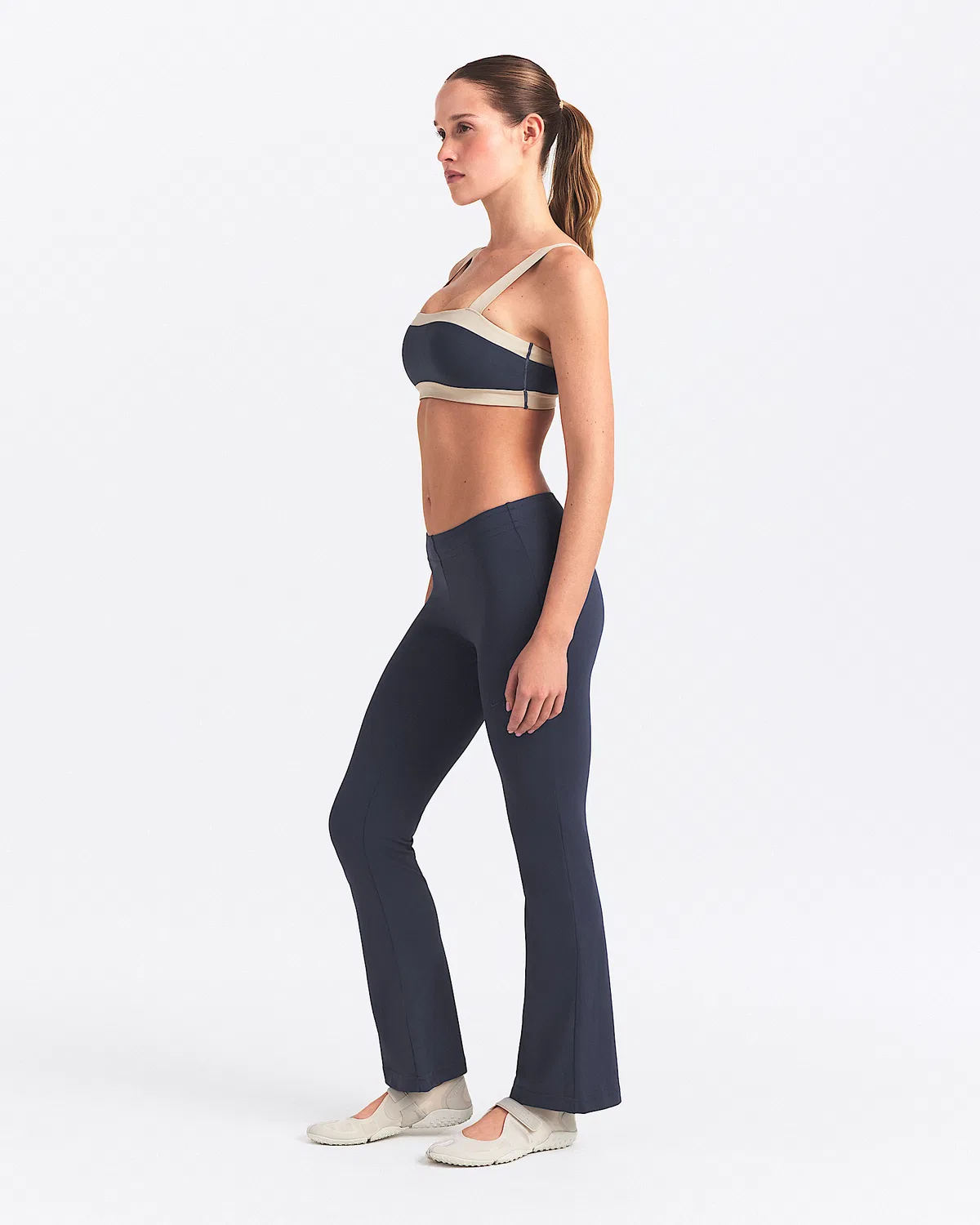 Женские брюки NikeSKIMS Airy с заниженной талией, мини-клеш, NSKM Deep Royal — фото 3