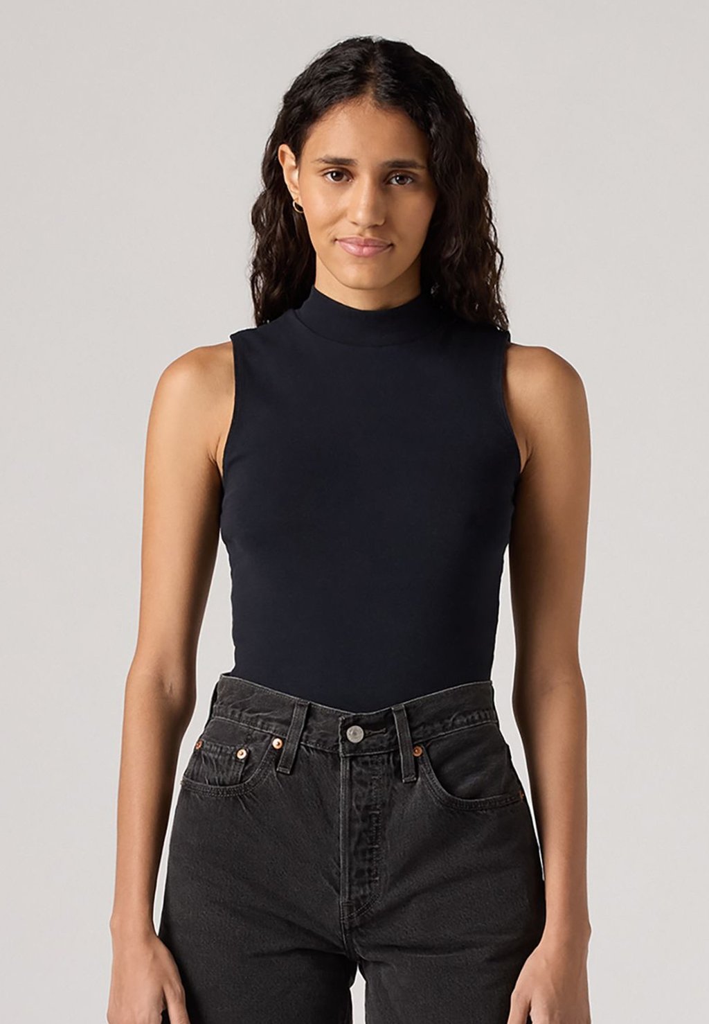 

Топ EFFORTLESS TANK Levi's, черный