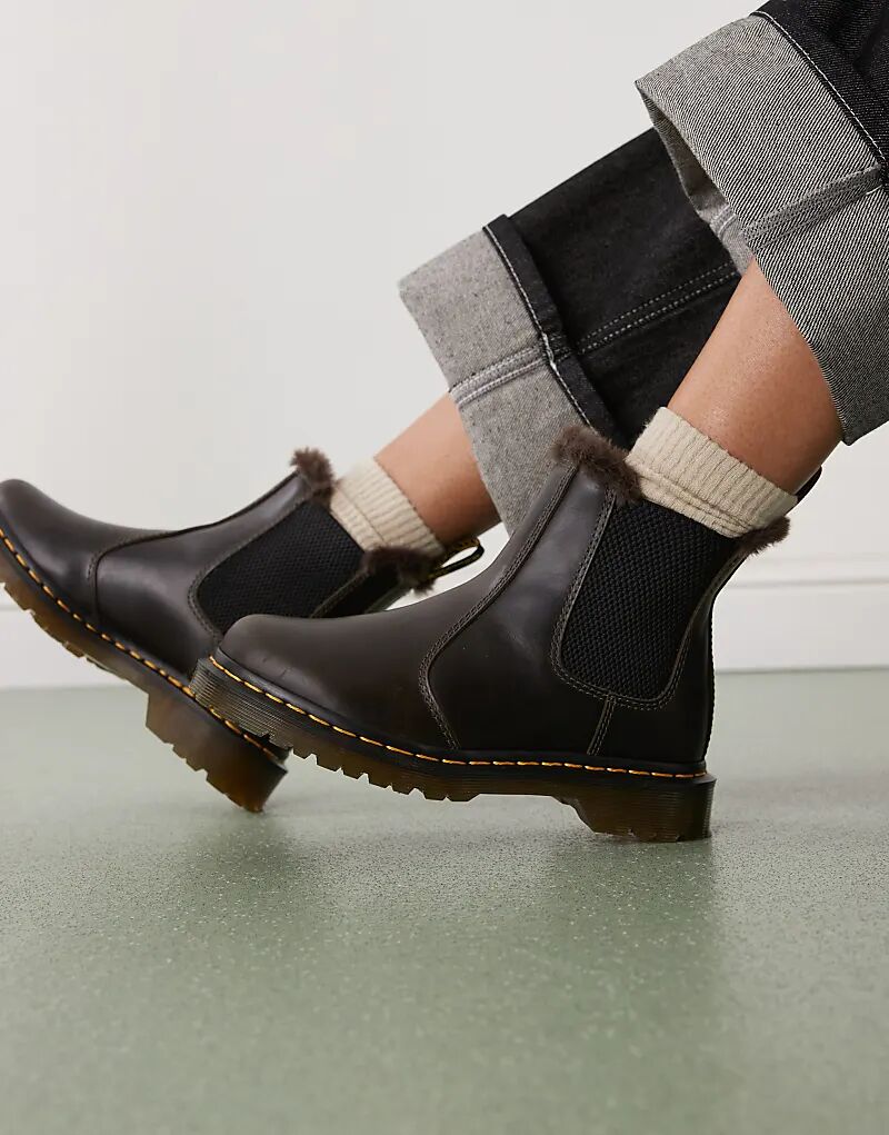 Ботинки челси Dr Martens 2976 Leonore с подкладкой из искусственного меха, темно-коричневого цвета — фото 3