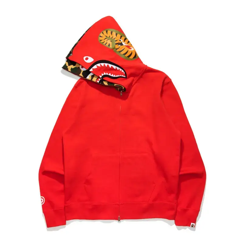 

Бейп шарк худи с камуфляжными рукавами на молнии A BATHING APE, красный