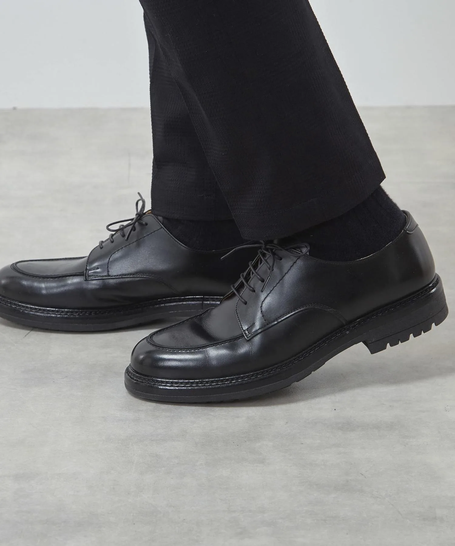Мужские туфли U-образный мыс из кожи Round U Tip Leather Shoes MEN'S MELROSE чёрные — фото 3
