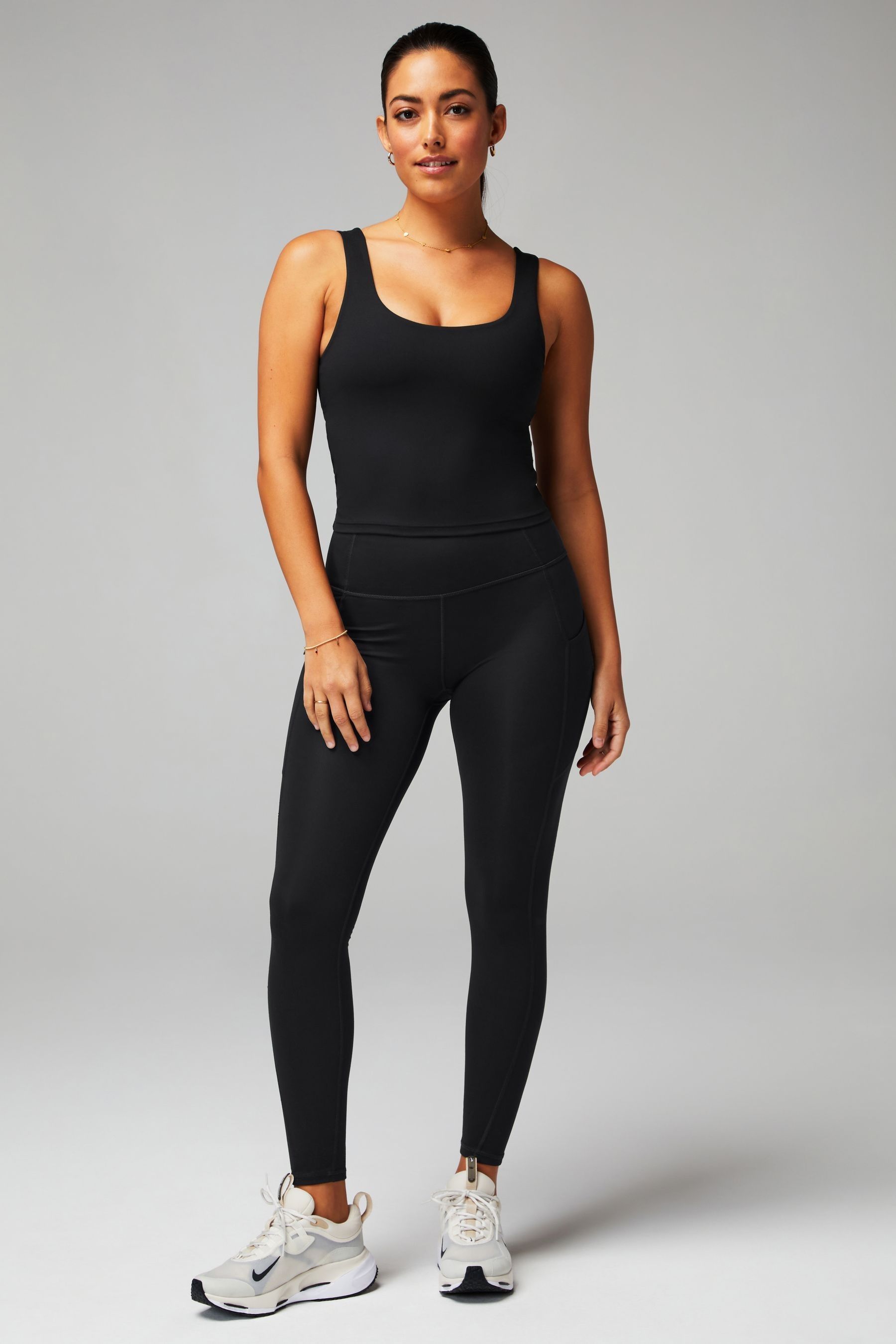 

Встроенный бюстгальтер Oasis Twist Fabletics, черный