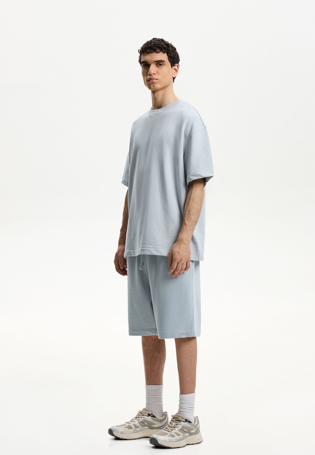 

Шорты BERMUDA - Tracksuit bottoms Bershka, светло-голубой