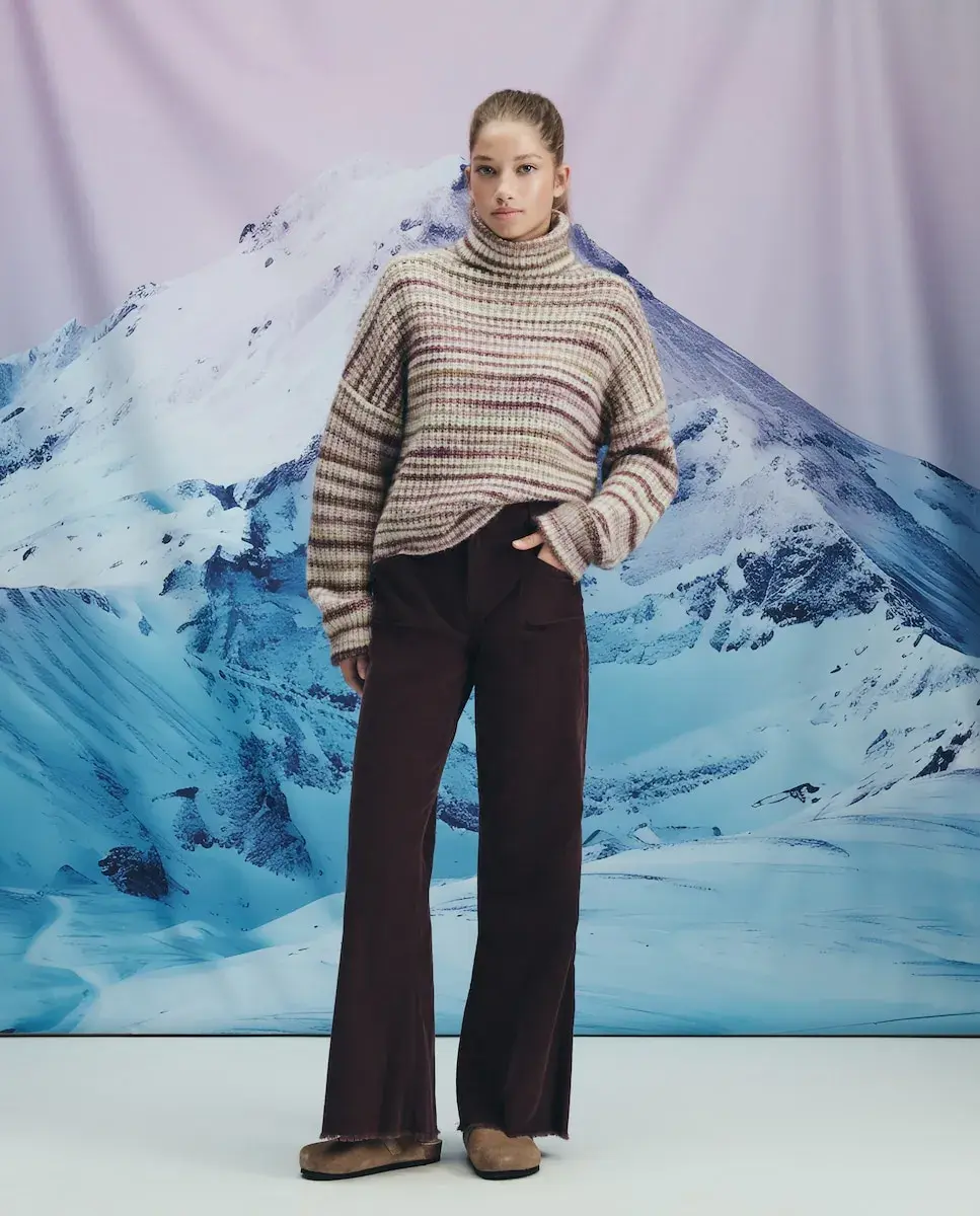 

Женские вельветовые брюки с кокеткой Green Coast, баклажановый