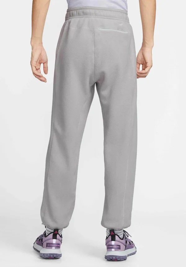 Брюки от спортивного костюма wolf tree pant Nike Acg, College Grey/Photon Dust/Grey Fog/(Summit White) — фото 3