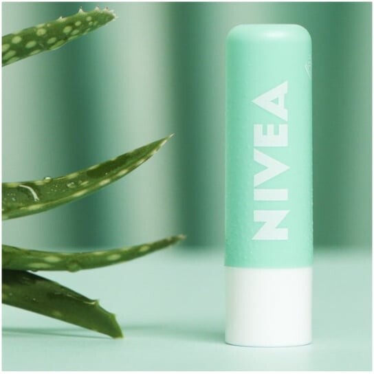 Ухаживающий скраб, питательный пилинг-стик для губ Алоэ 4,8г Nivea — фото 2