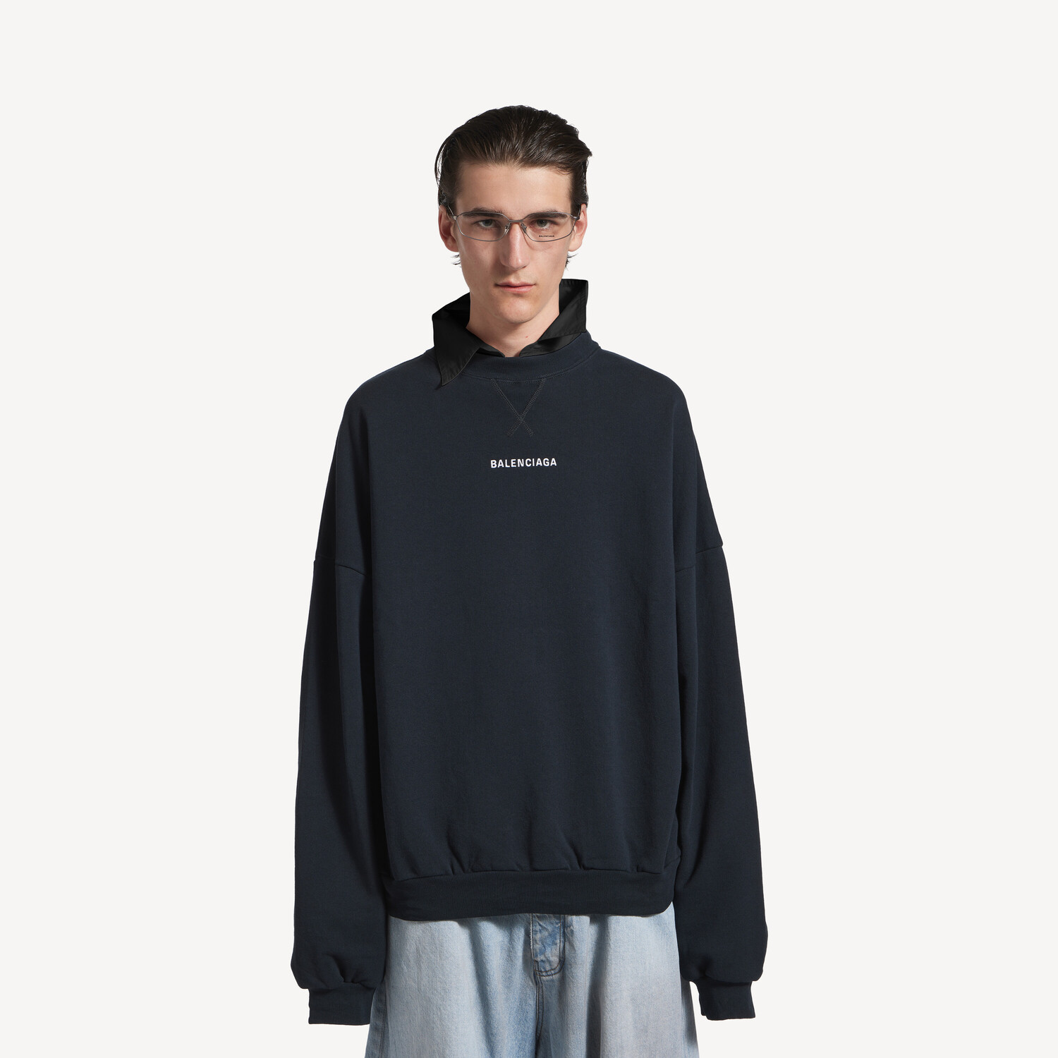 Мужской свитшот balenciaga с воротником-стойкой под рубашку, черный с эффектом потертости BALENCIAGA, выцветший черный — фото 4