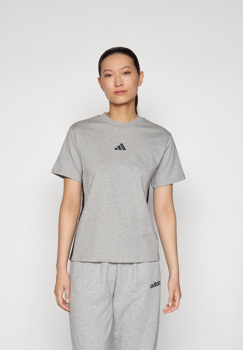 

Футболка с принтом Adidas Sportswear, пятнистый серый