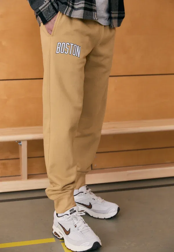 Толстовка Nike Performance Boston Celtics City Edition Club, цвет клубный золотой