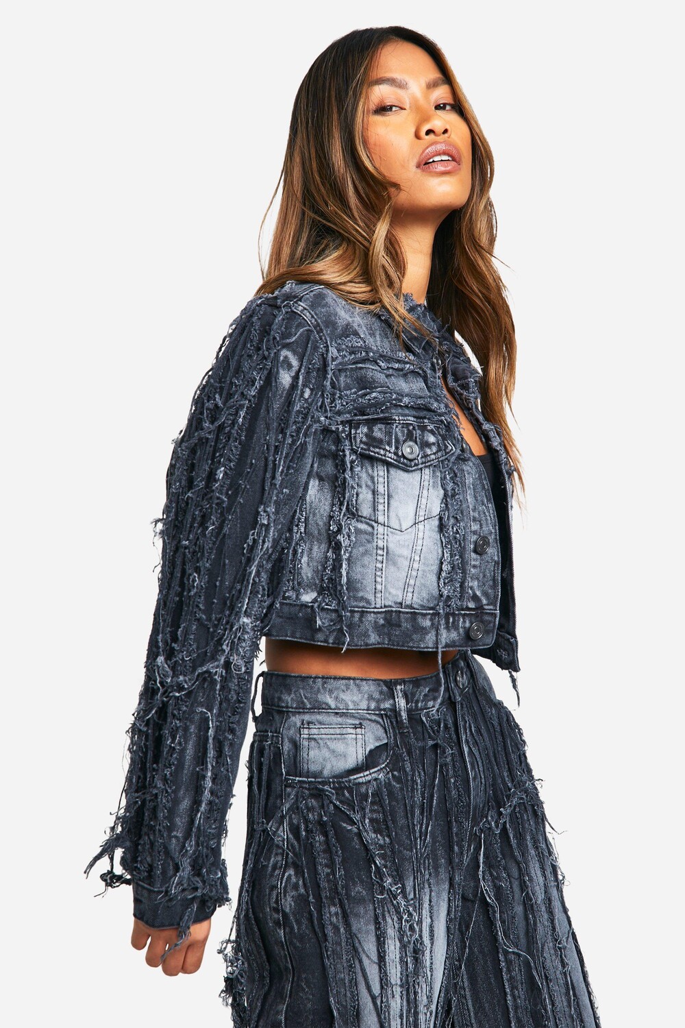 

Укороченная джинсовая куртка с эффектом потертости Extreme boohoo, серый