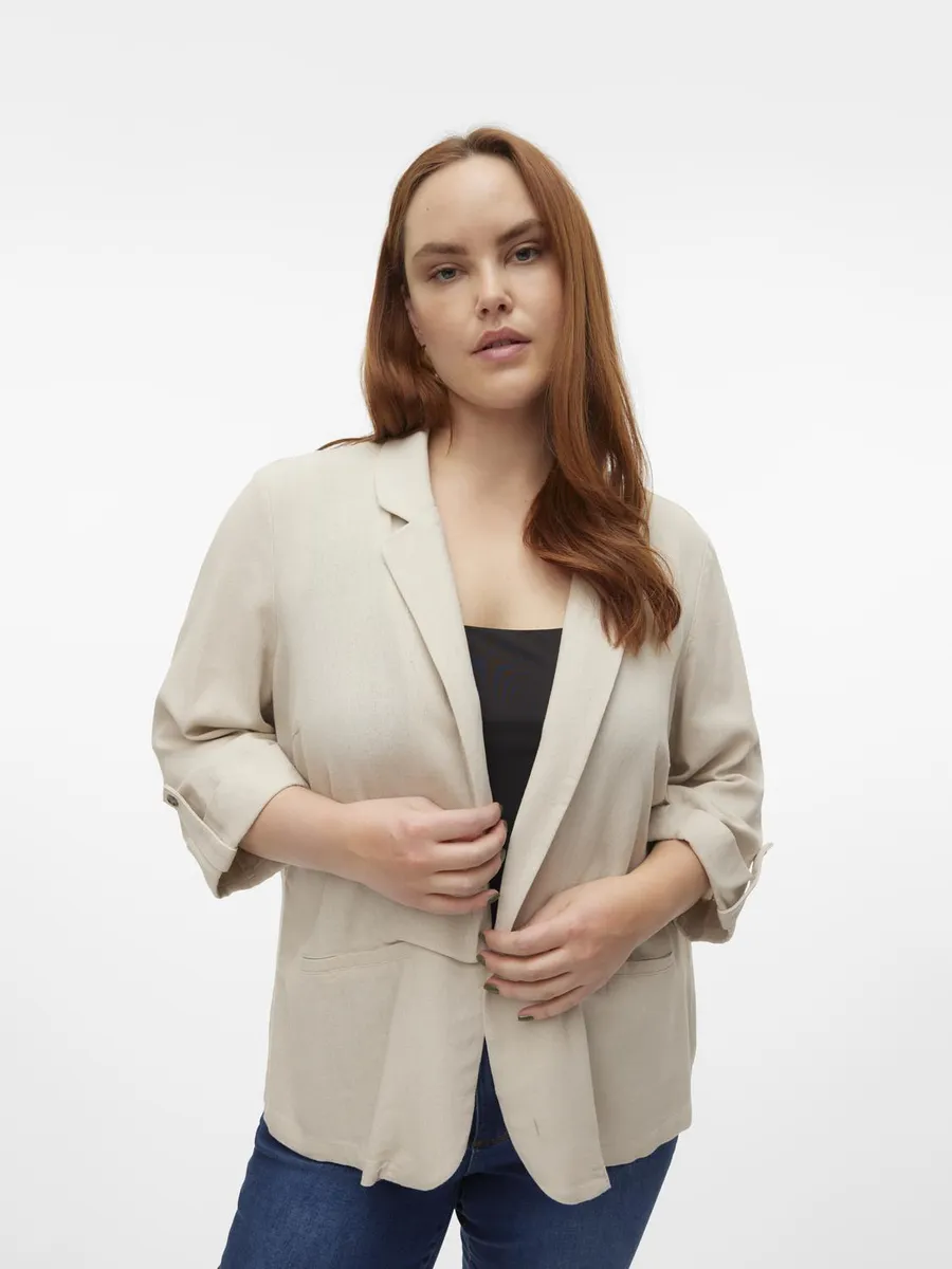 

Короткий пиджак Vero Moda Curve "VMCJESMILO 3/4 BLAZER WVN GA NOOS CUR", цвет Silver Lining