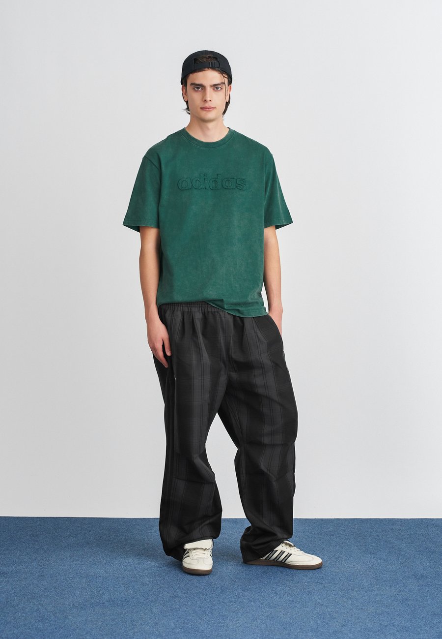 

Футболка Adidas Originals TEE, Collegiate Green/Dark Green