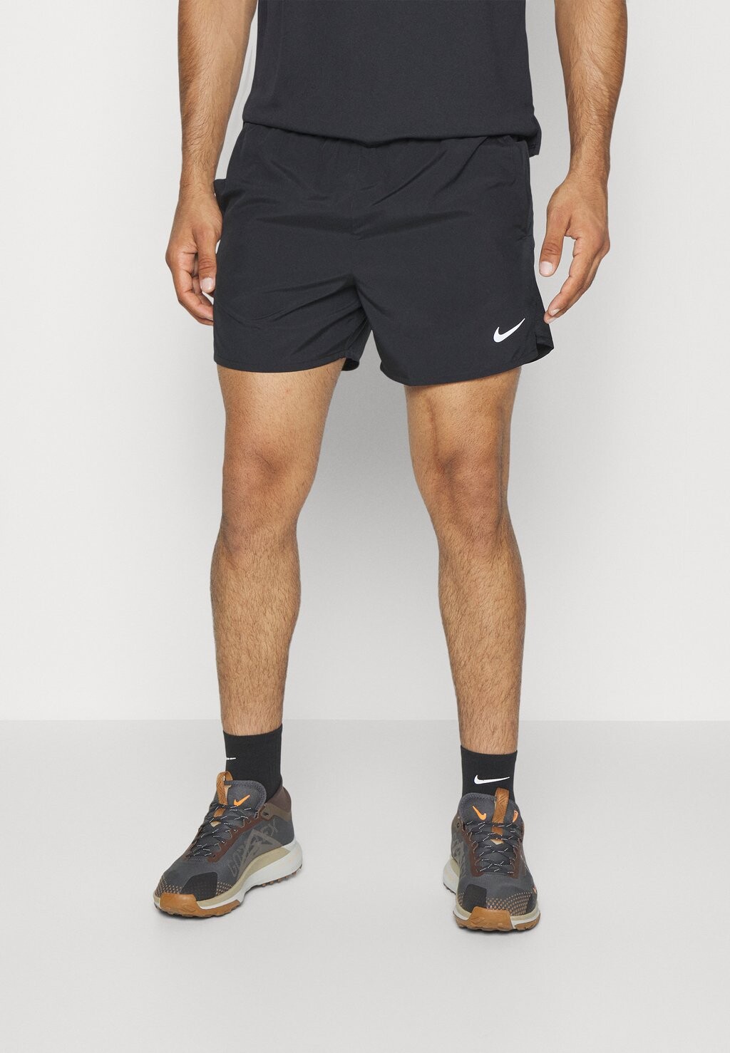 

Спортивные шорты CHALLENGER SHORT Nike, черный/серебристый