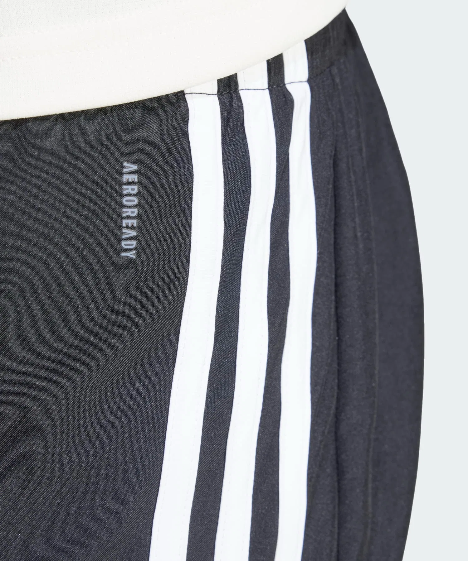 Женские шорты adidas — фото 4