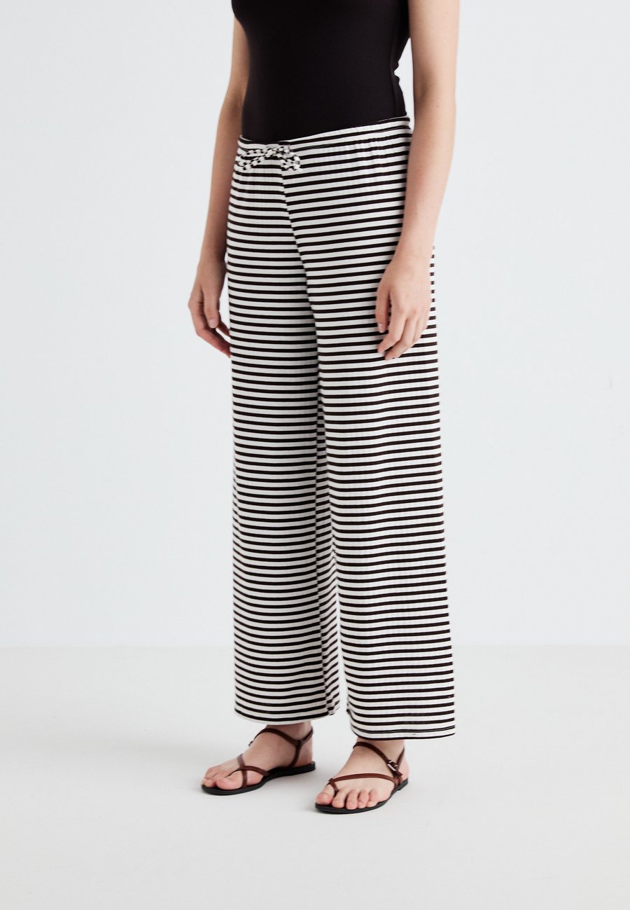 

Брюки Gina Tricot STRIPED TROUSERS, Brown/White/Brown