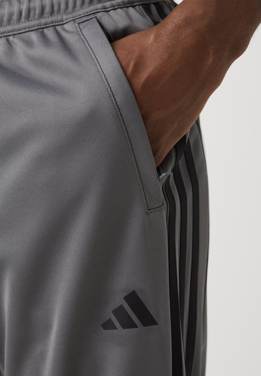 

Спортивные брюки ESSENTIALS 3-STRIPES adidas Performance, серый