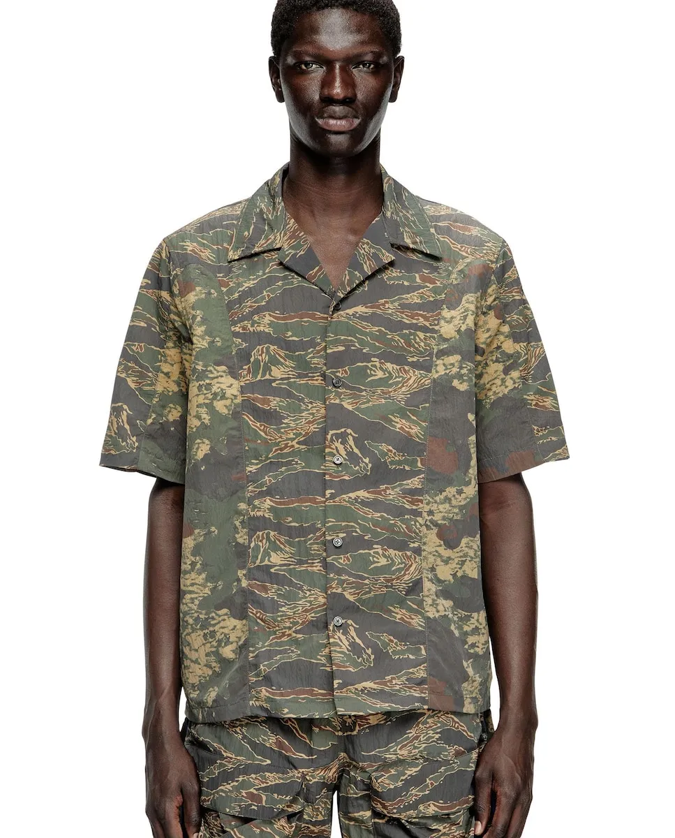 

Мужская футболка DIESEL с коротким рукавом и камуфляжным принтом Diesel, зеленый