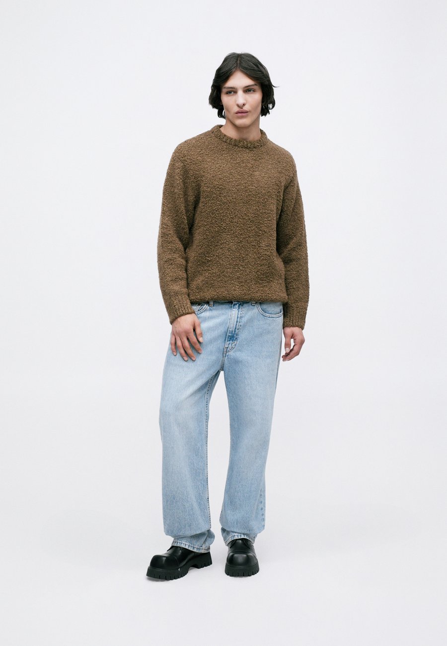 

Джемпер Edwin DUN TEXTURED SWEATER UNISEX, Taupe