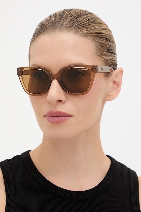 

Солнцезащитные очки Armani Exchange, коричневый