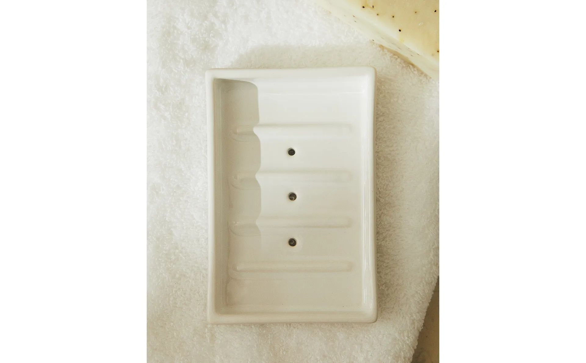 

Белая глиняная мыльница для ванной комнаты Zara Home, белый