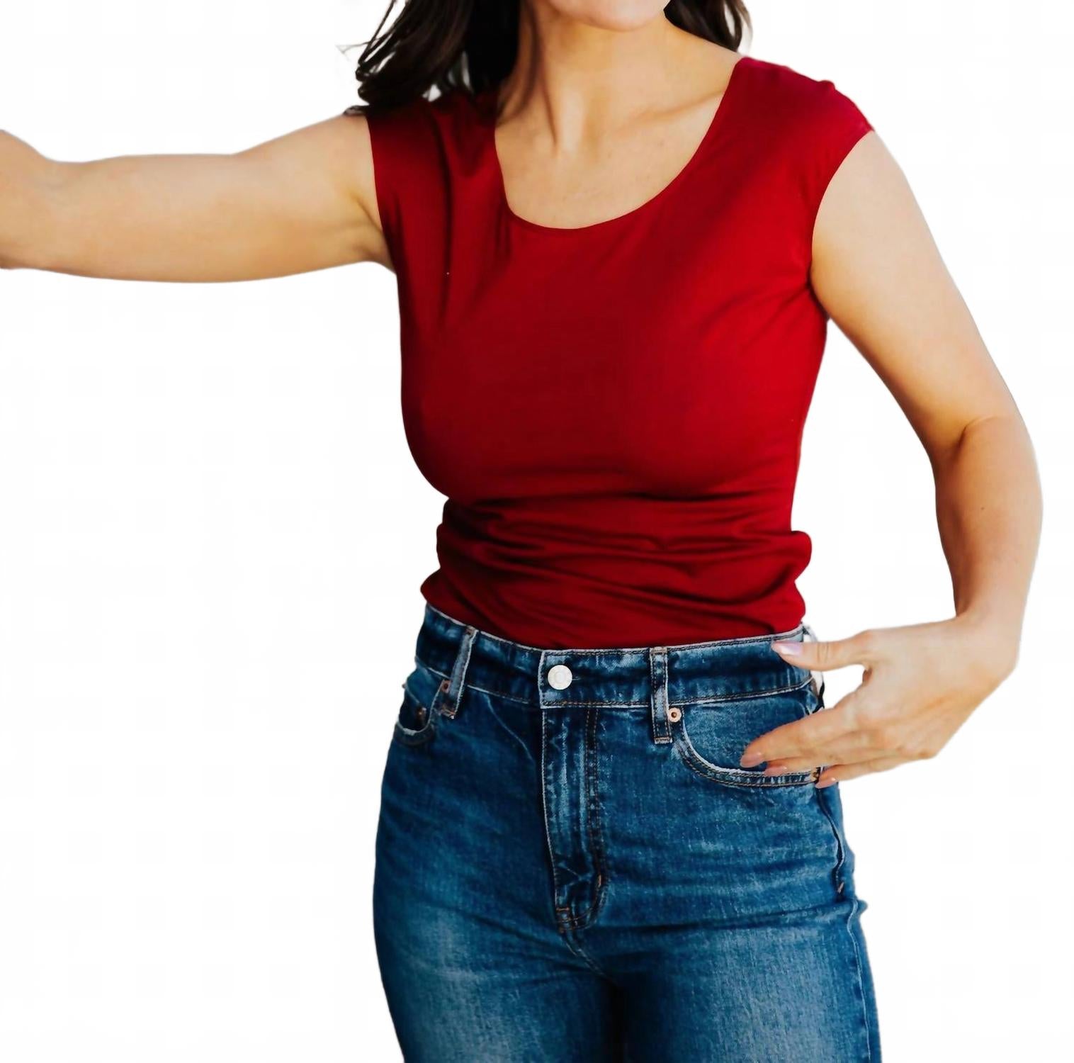 

Рубиново-красный топ с каплевидными рукавами Mikarose