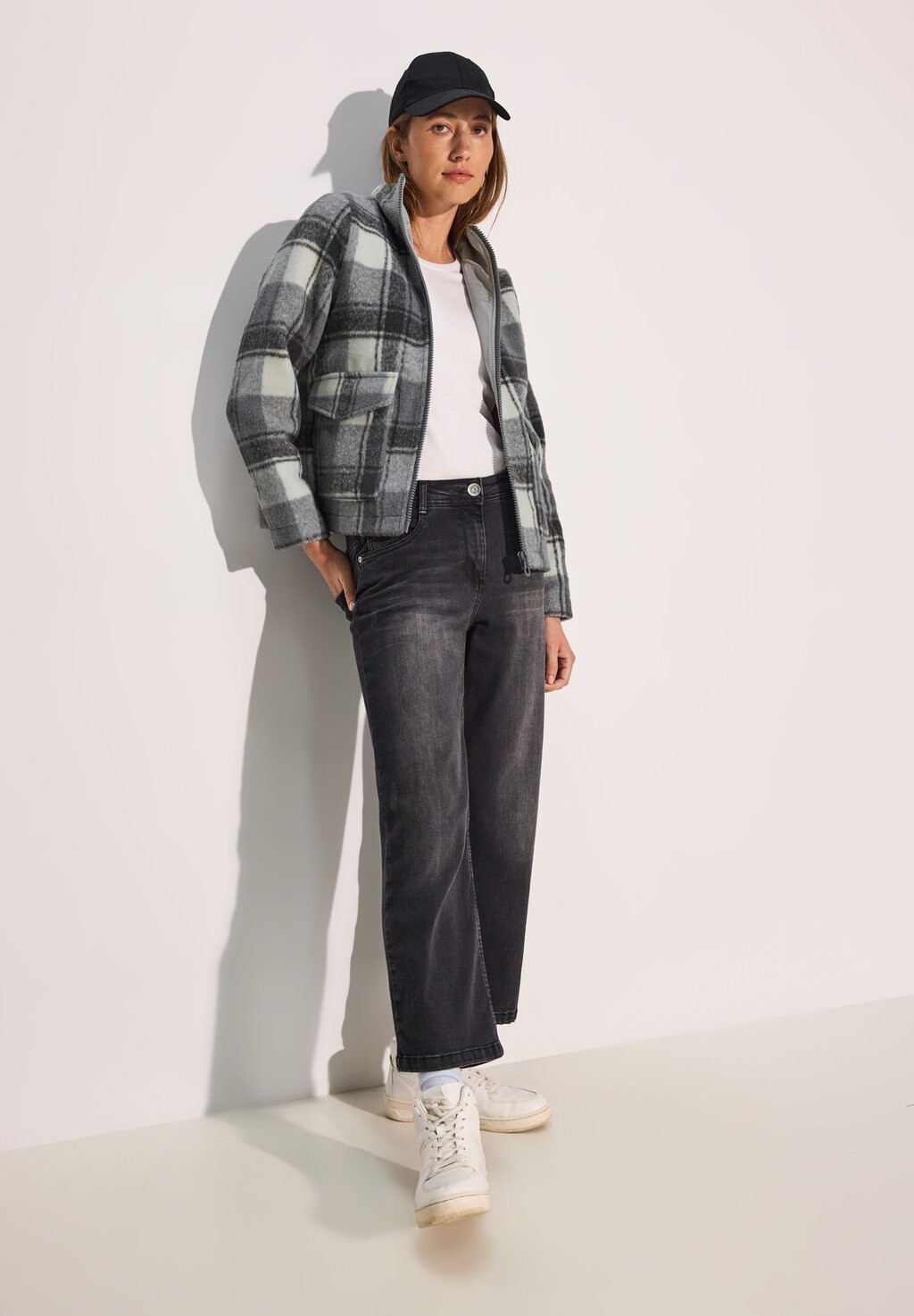 

Легкая куртка KARIERTE Cecil, цвет Mottled Grey