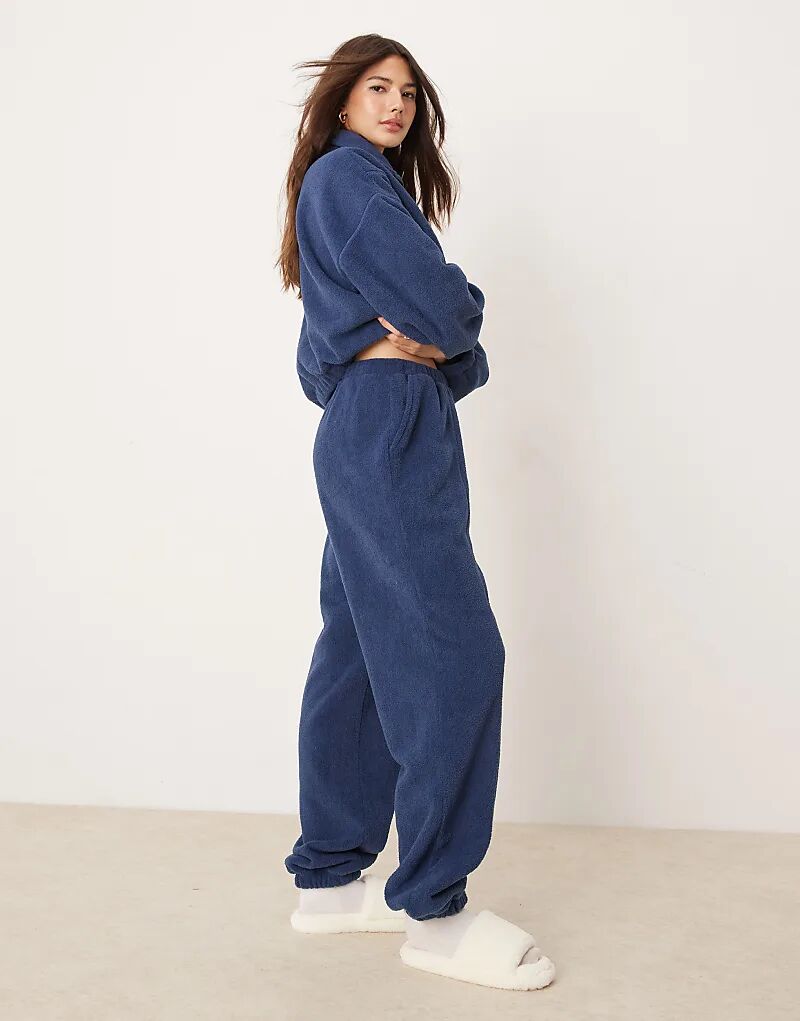 

Спортивные брюки из микрофлиса ASOS DESIGN темно-синего цвета