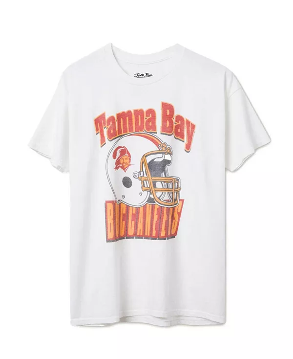 

Футболка унисекс с изображением шлема в стиле ретро команды NFL Tampa Bay Buccaneers и символикой блошиного рынка. Junk Food Clothing, белый