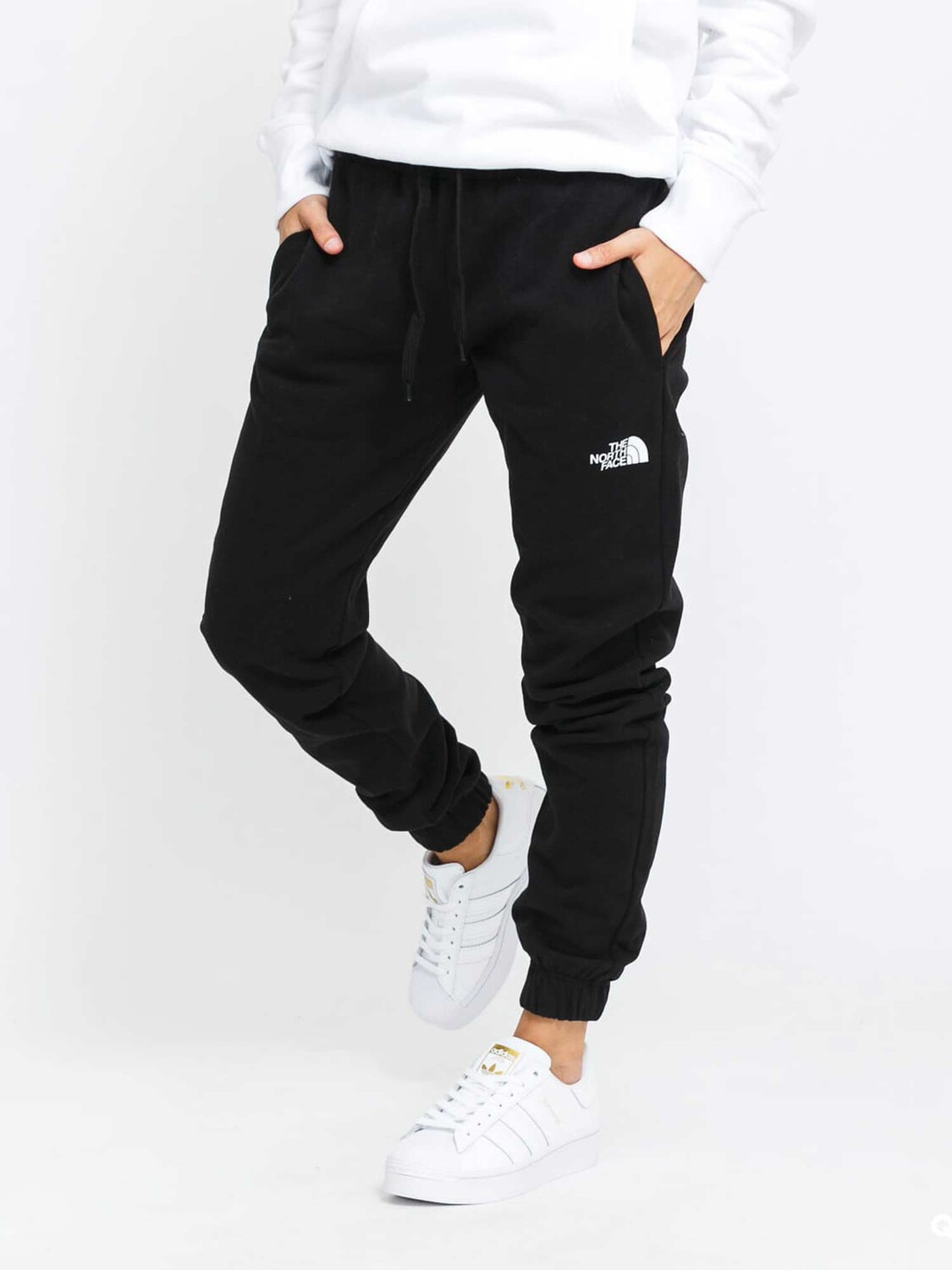 

Спортивные брюки The North Face W STANDARD, черный