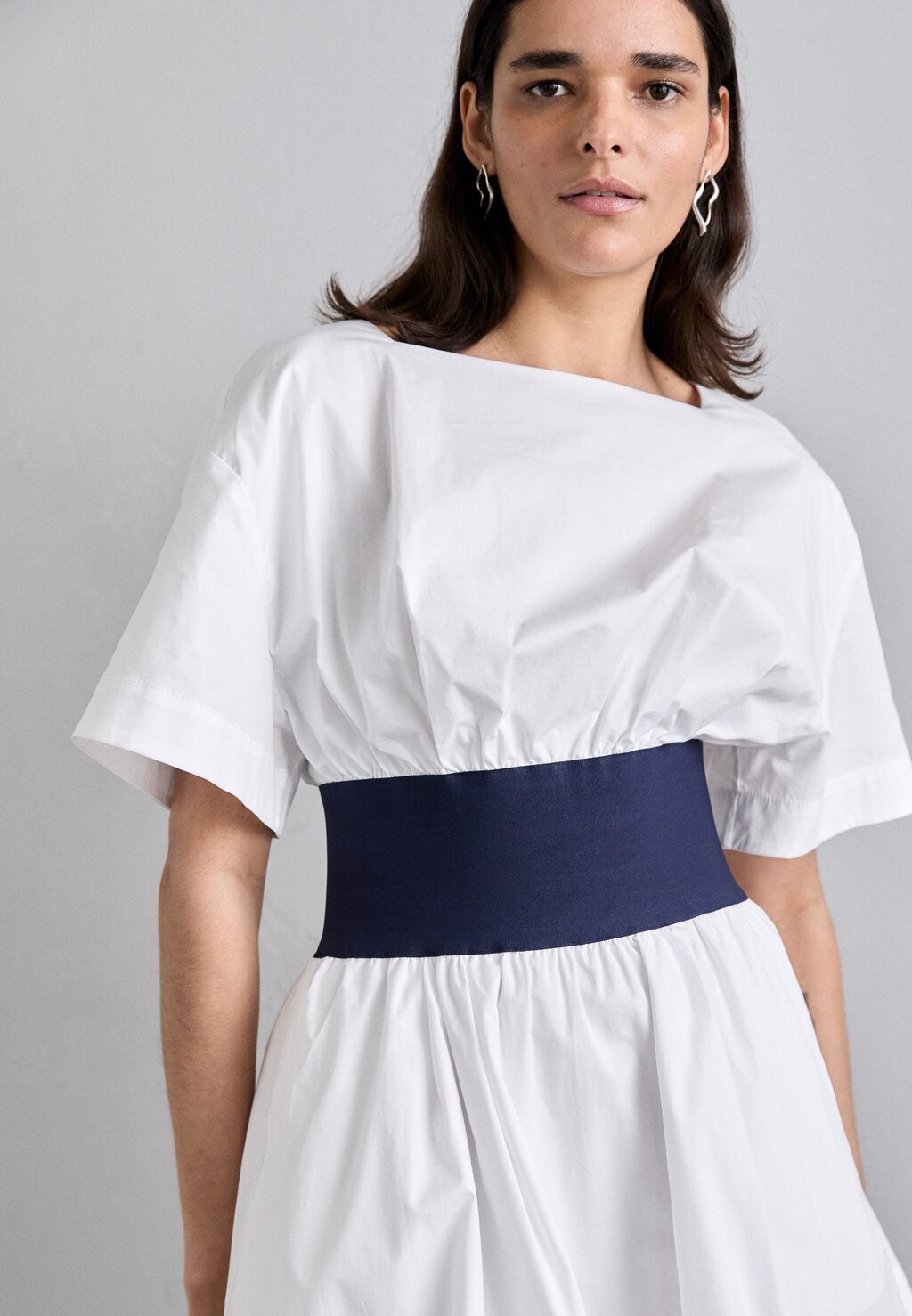

Повседневное платье MINI AMY DRESS STAUD, белый