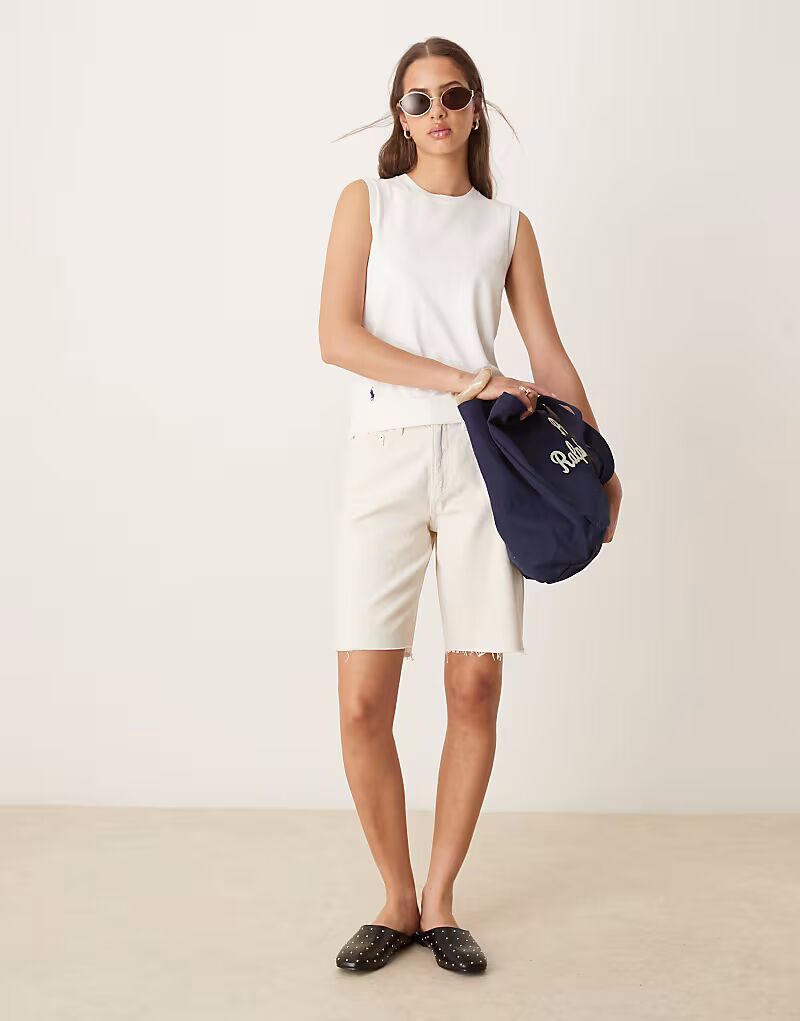 

Джинсовые шорты-бермуды Gina Tricot цвета экрю