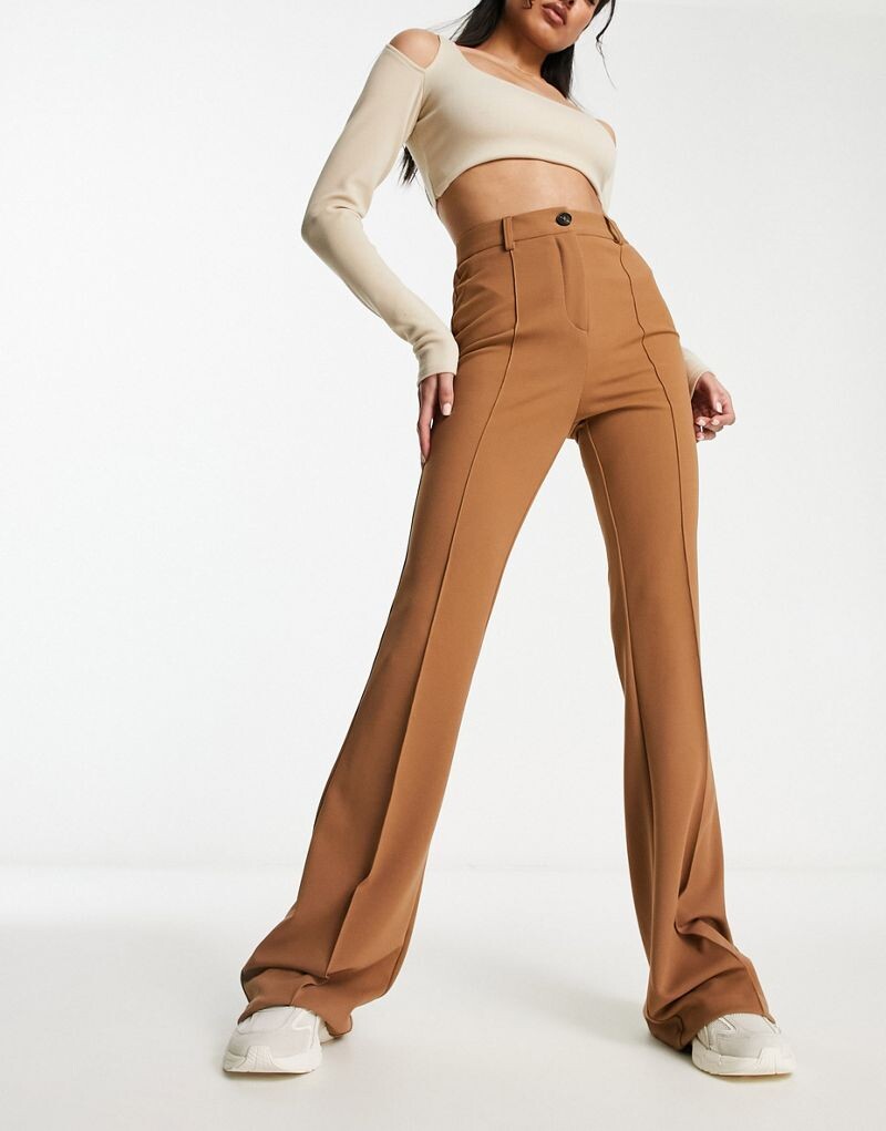 

Светло-бежевые расклешенные брюки ASOS DESIGN