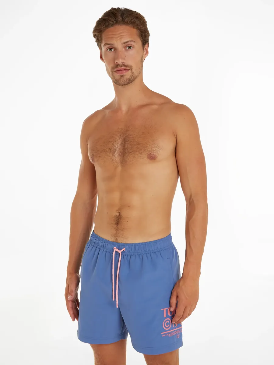 

Купальные шорты Tommy Hilfiger Swimwear "SF MEDIUM DRAWSTRING" со знаменитой надписью-логотипом, цвет Charmed