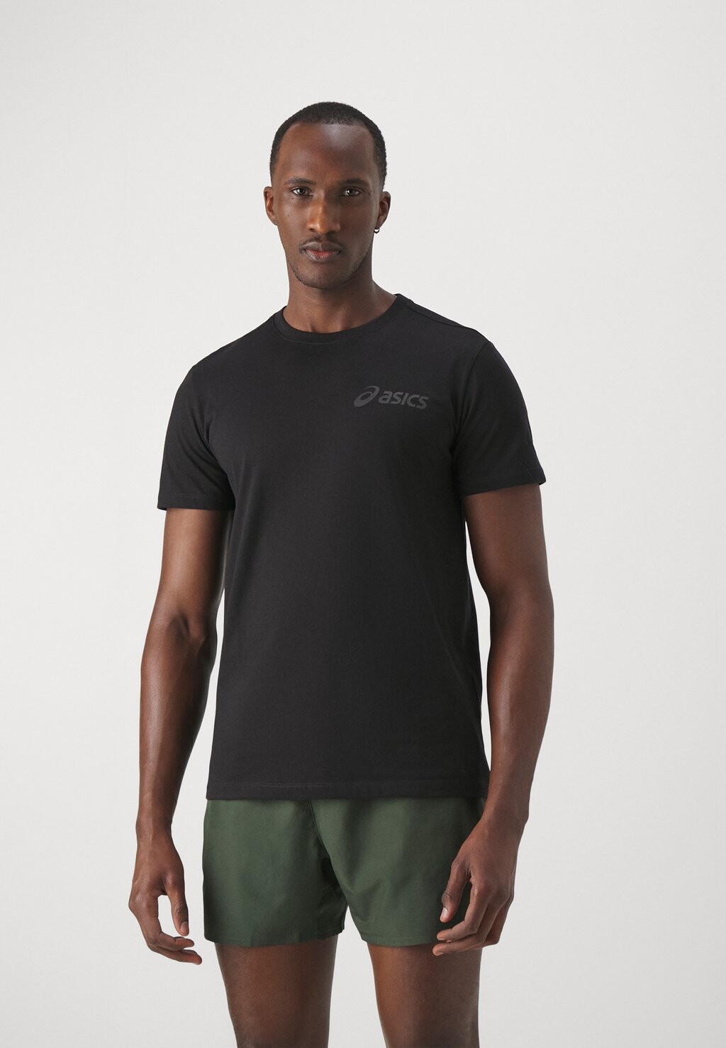Спортивная футболка Chest Logo Tee ASICS, цвет performance black/graphite grey