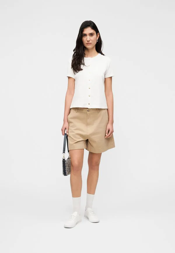 Футболка приталенного кроя с золотистыми пуговицами и принтом. Tommy Hilfiger, Ecru — фото 2