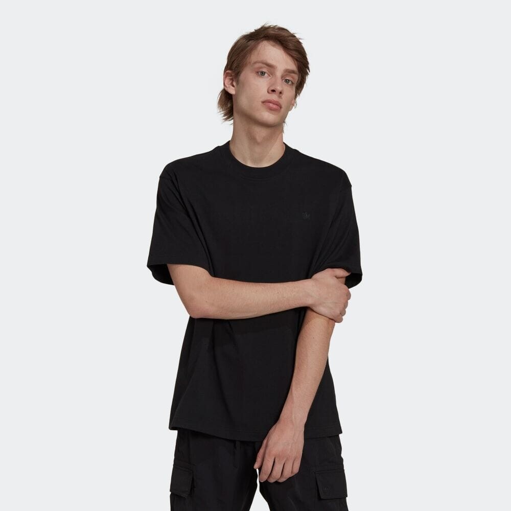

Футболка Adidas HK2890, черный