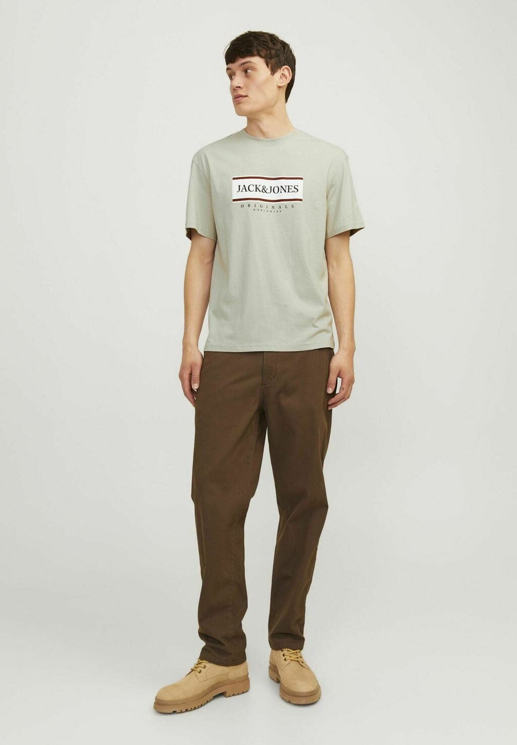 

Футболка с принтом RUNDHALS Jack & Jones, светло-серый