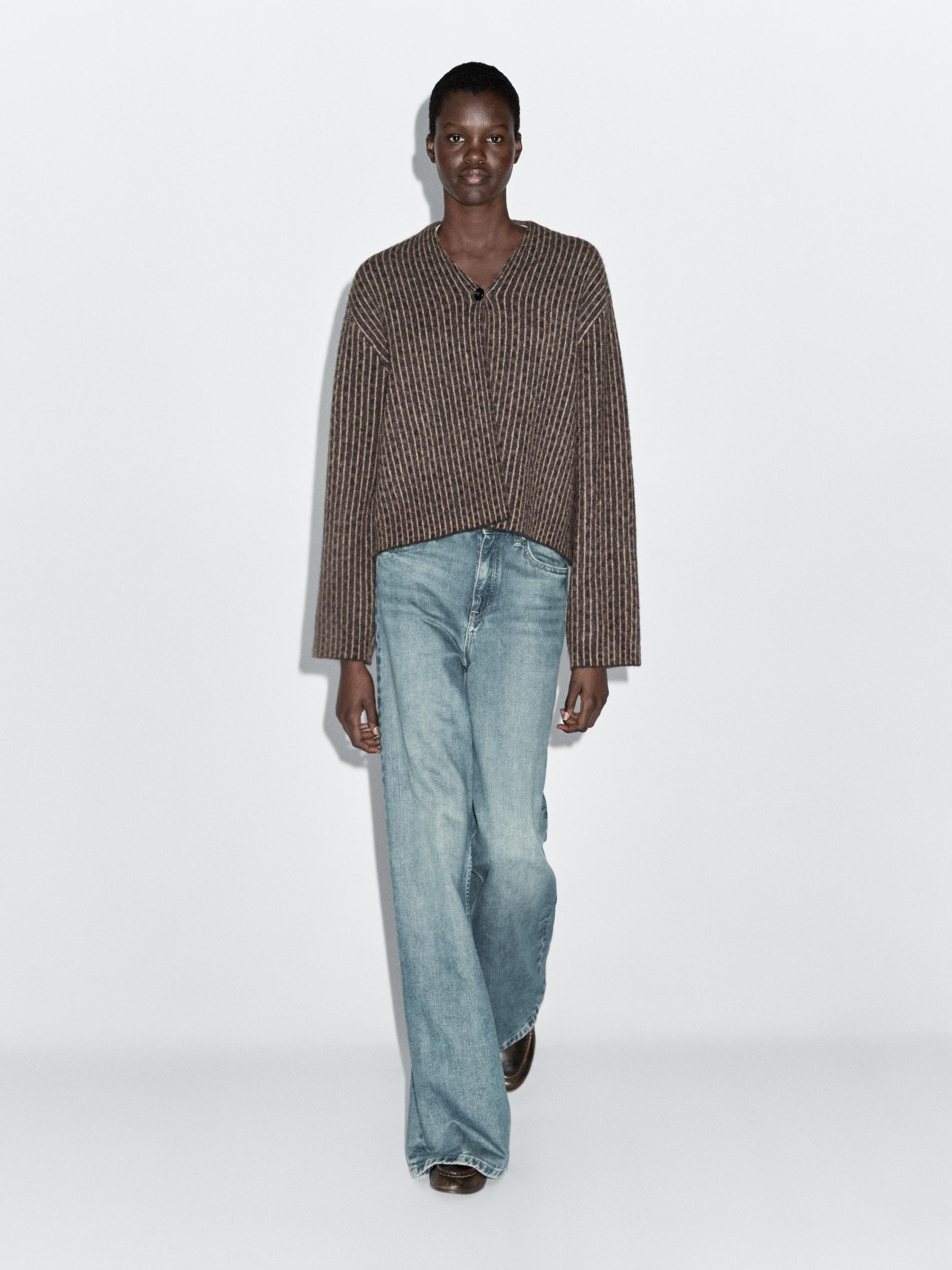 

Короткий кардиган в тонкую полоску Massimo Dutti, бежевый