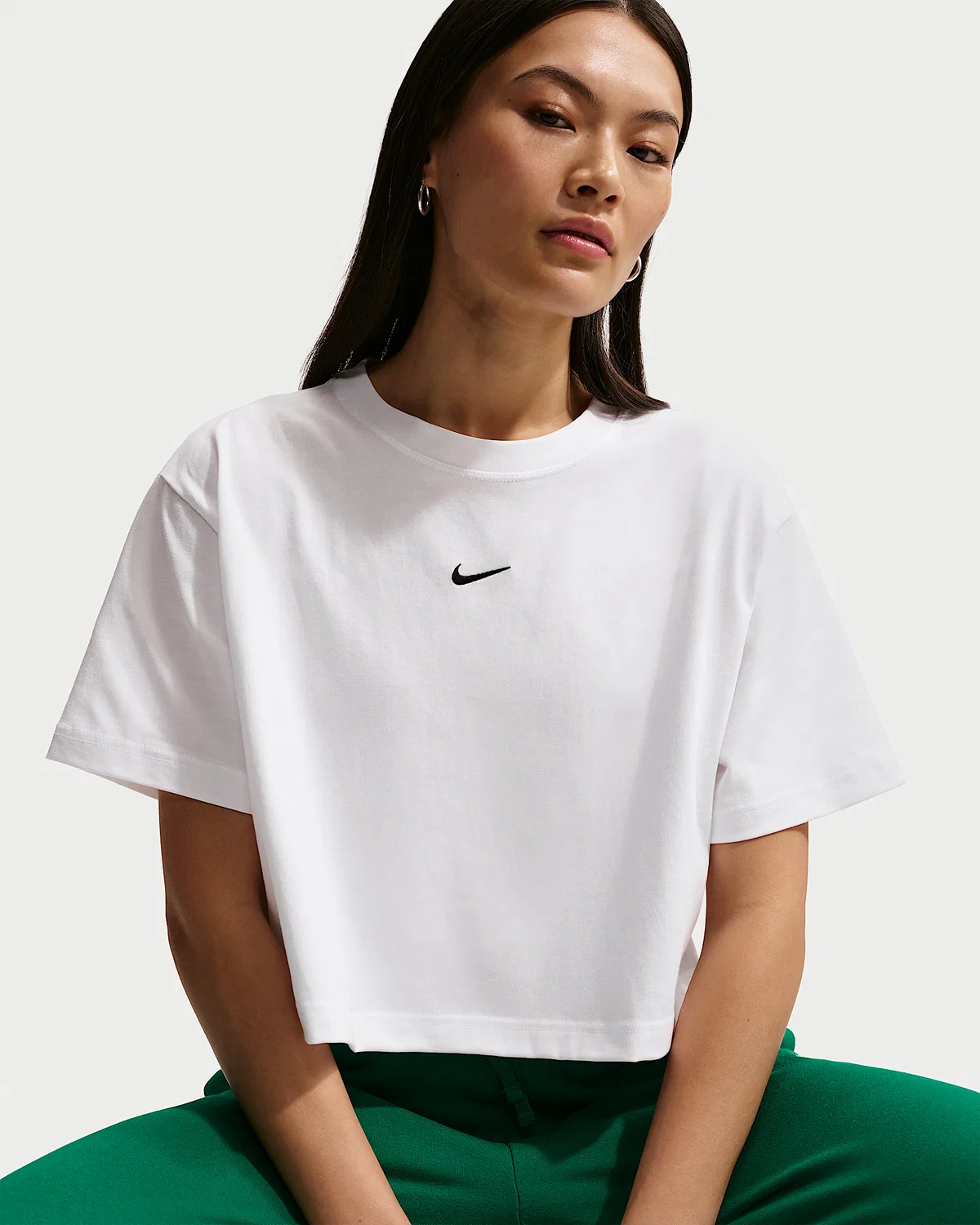 Женский свободный короткий топ с коротким рукавом Nike Sportswear Classic, White/Black — фото 3